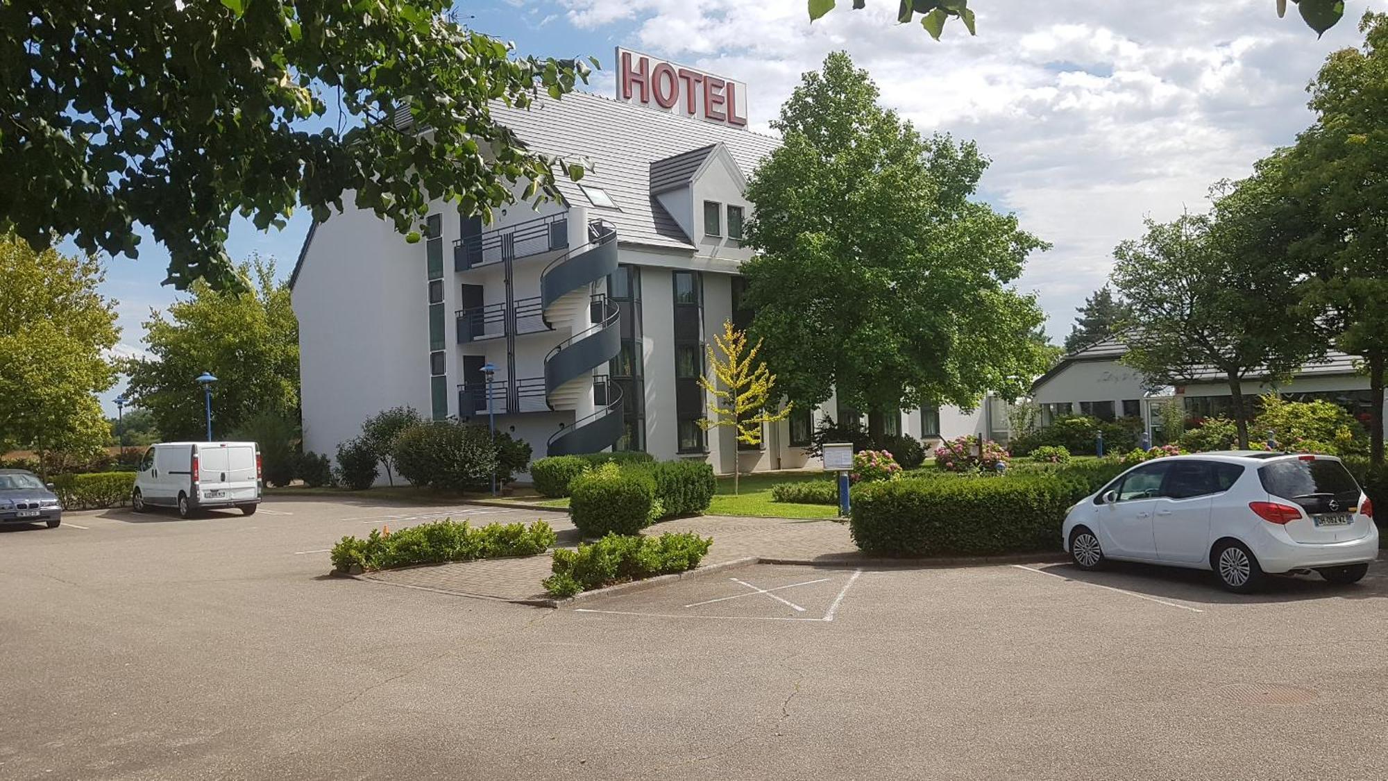 Hotel Restaurant La Tour Romaine - Haguenau - Strasbourg Nord Schweighouse-sur-Moder ภายนอก รูปภาพ