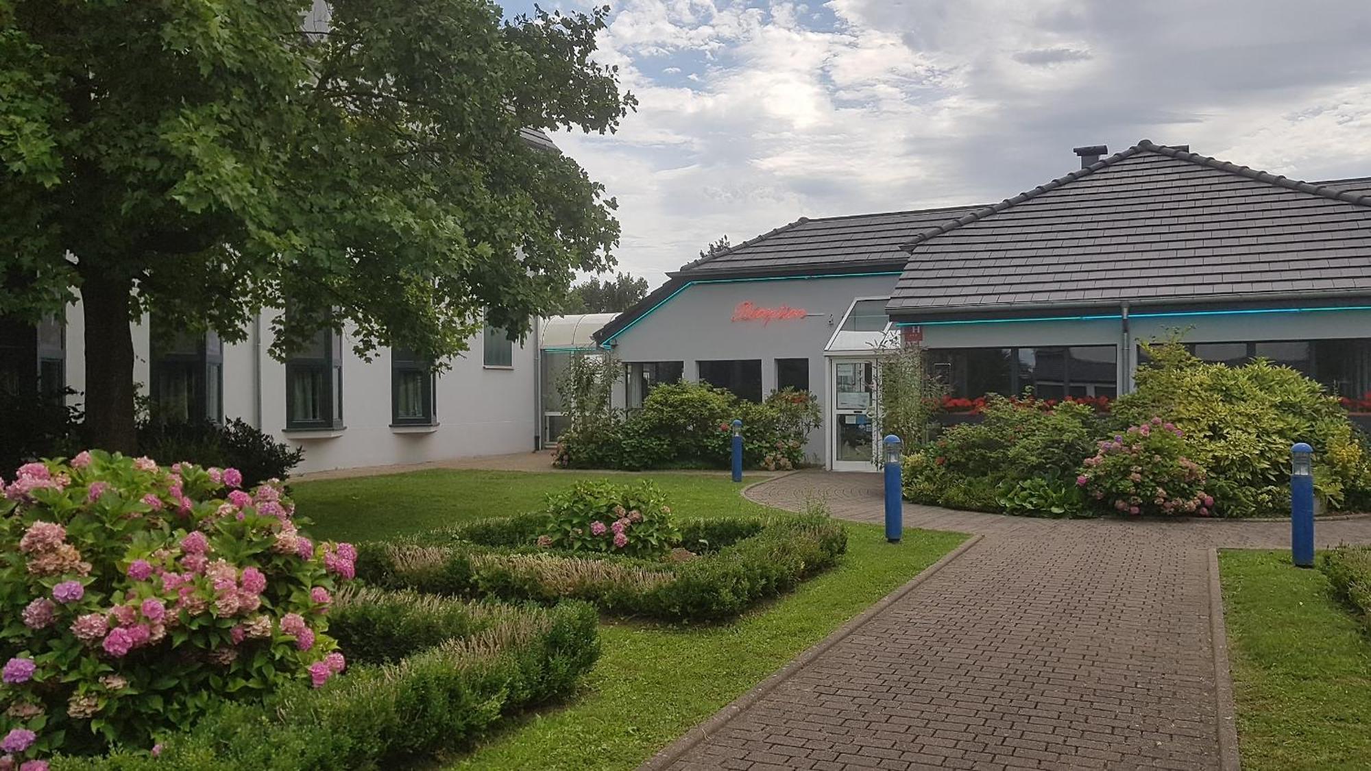 Hotel Restaurant La Tour Romaine - Haguenau - Strasbourg Nord Schweighouse-sur-Moder ภายนอก รูปภาพ