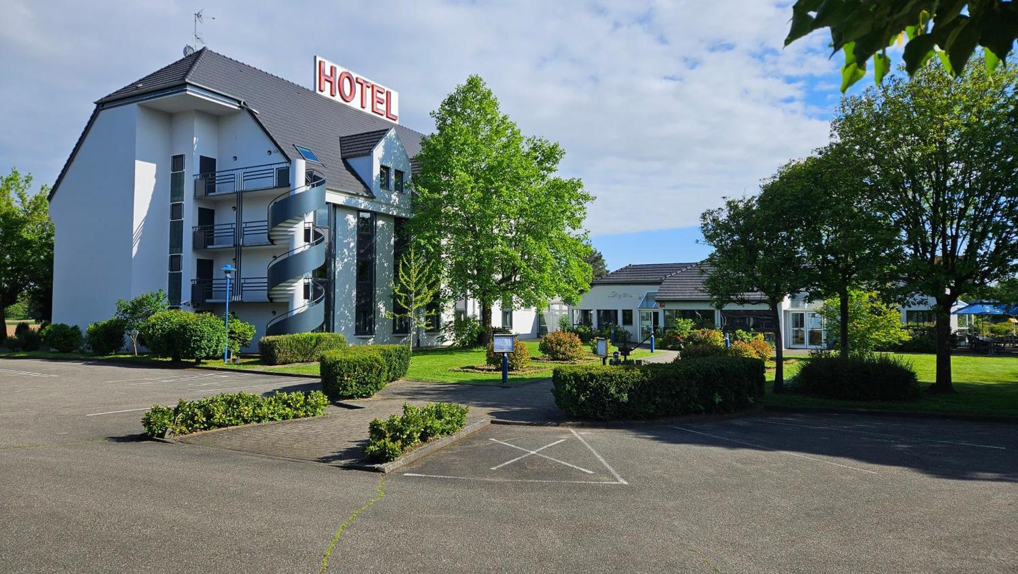 Hotel Restaurant La Tour Romaine - Haguenau - Strasbourg Nord Schweighouse-sur-Moder ภายนอก รูปภาพ