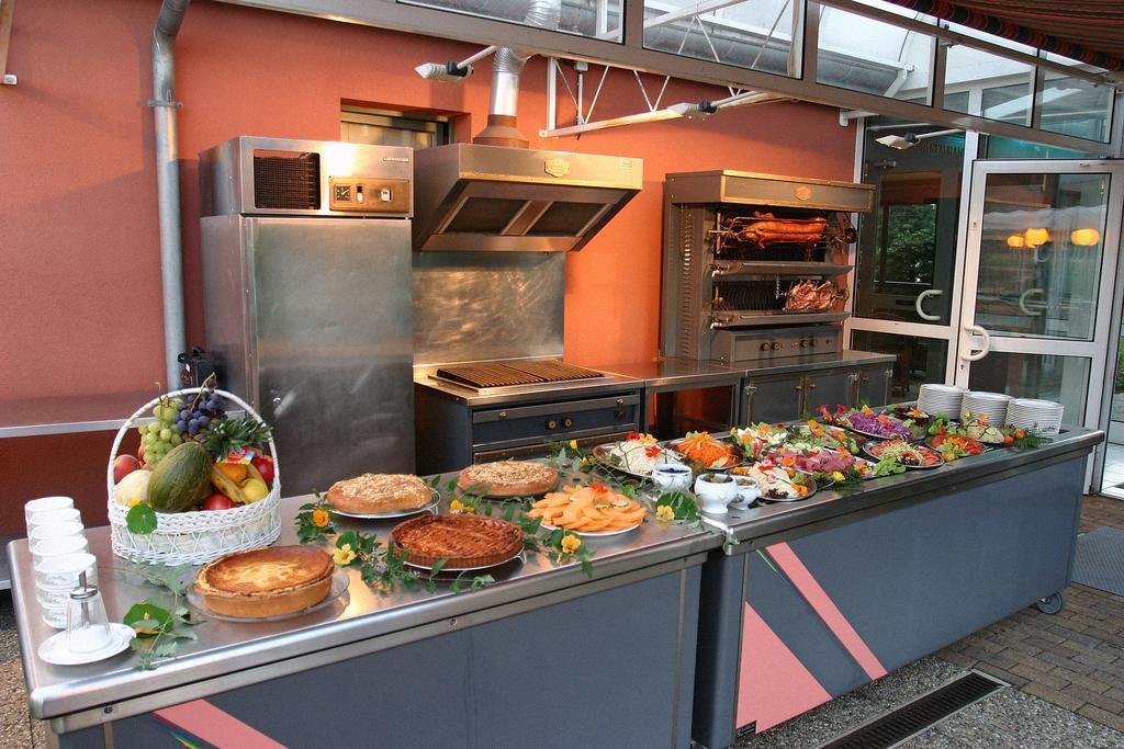 Hotel Restaurant La Tour Romaine - Haguenau - Strasbourg Nord Schweighouse-sur-Moder ภายนอก รูปภาพ