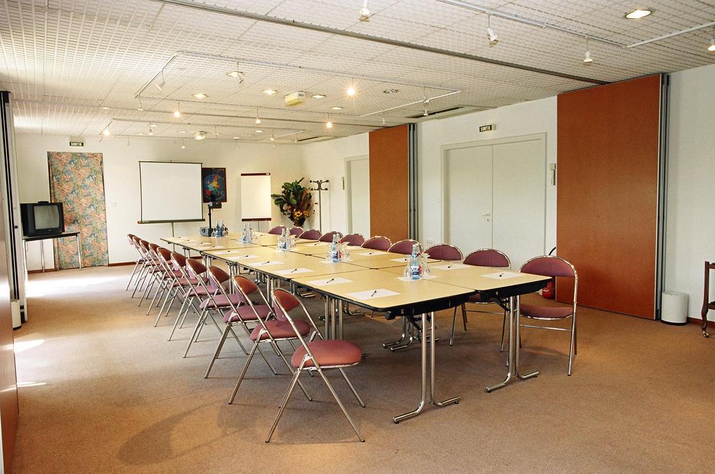 Hotel Restaurant La Tour Romaine - Haguenau - Strasbourg Nord Schweighouse-sur-Moder ภายนอก รูปภาพ