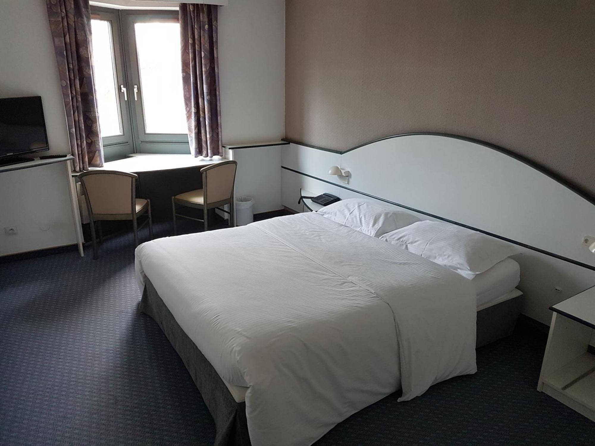 Hotel Restaurant La Tour Romaine - Haguenau - Strasbourg Nord Schweighouse-sur-Moder ภายนอก รูปภาพ