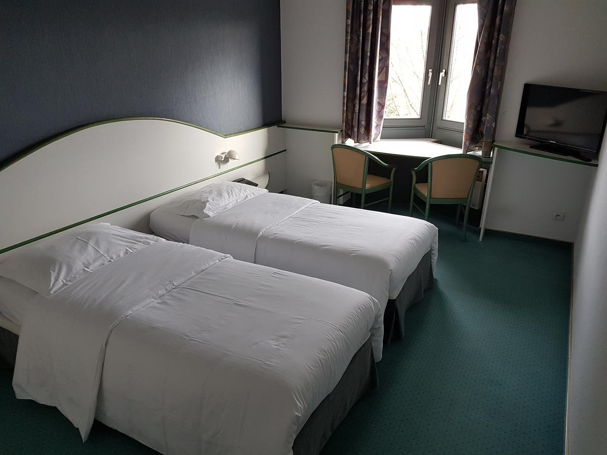 Hotel Restaurant La Tour Romaine - Haguenau - Strasbourg Nord Schweighouse-sur-Moder ภายนอก รูปภาพ