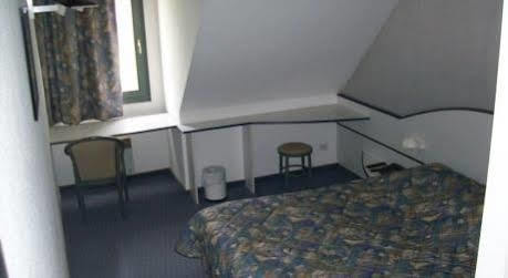 Hotel Restaurant La Tour Romaine - Haguenau - Strasbourg Nord Schweighouse-sur-Moder ภายนอก รูปภาพ